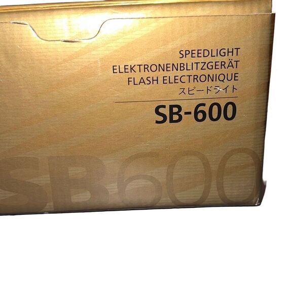 Nikon SB-600 Speedlight Flash (2004-2010) - Picture 2 of 16
